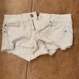 White American Eagle shorts